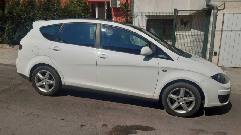 Seat Altea XL, снимка 2 - Автомобили и джипове - 52653901