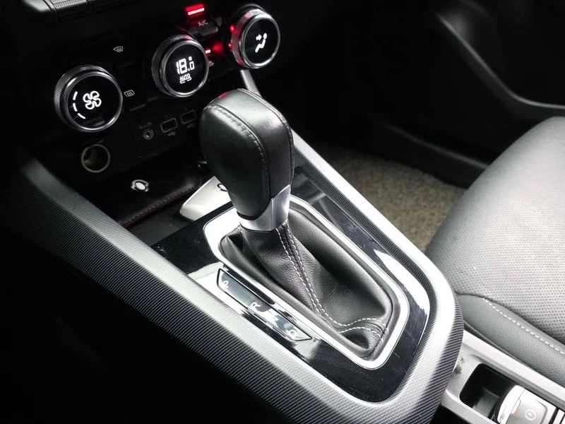 Renault Samsung SM3 1.3 H5H Automatic, снимка 11 - Автомобили и джипове - 55927204