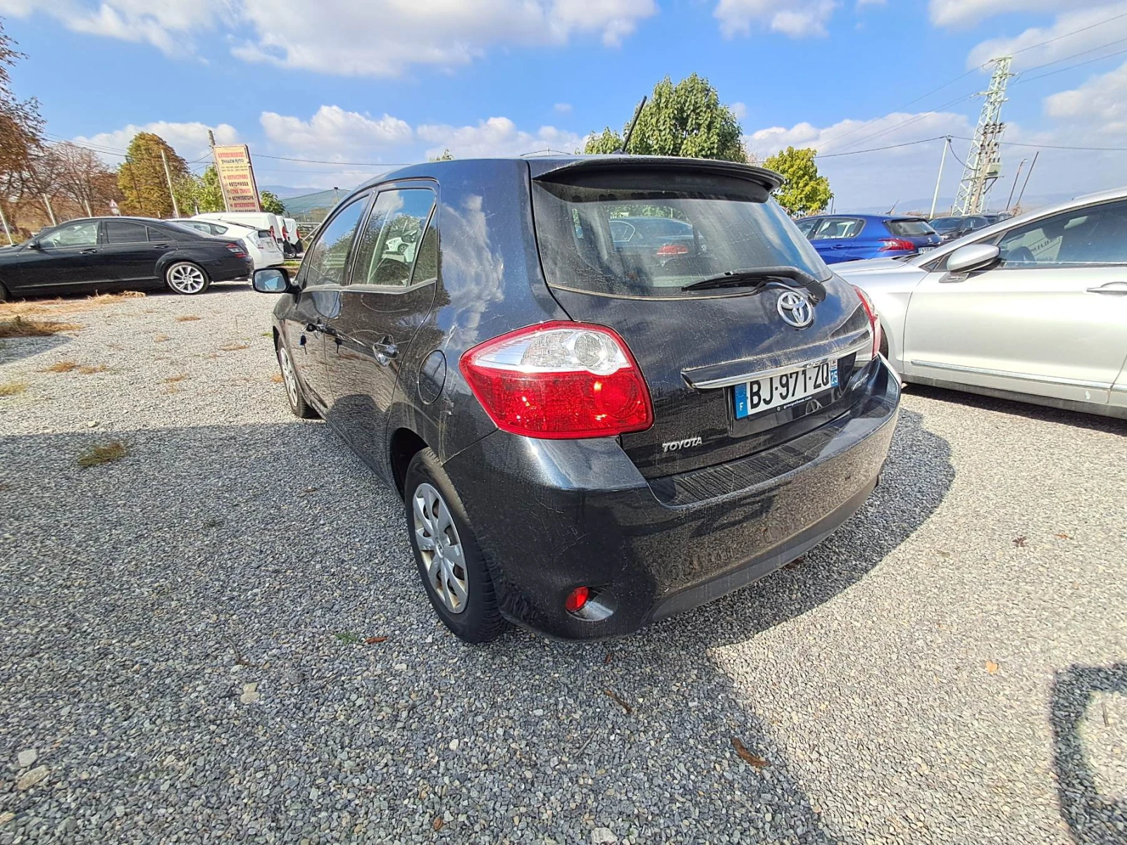 Toyota Auris 1.4 - изображение 3