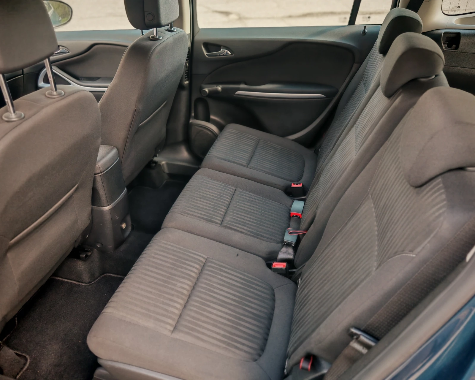 Opel Zafira Tourer 1.4T ФАБРИЧНА ГАЗ, снимка 10 - Автомобили и джипове - 49691819