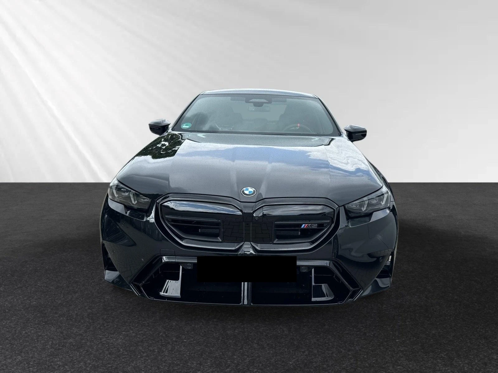 BMW M5 HYBRID CARBON B&W HEAD UP 360 ICONIC-GLOW PANO - изображение 2