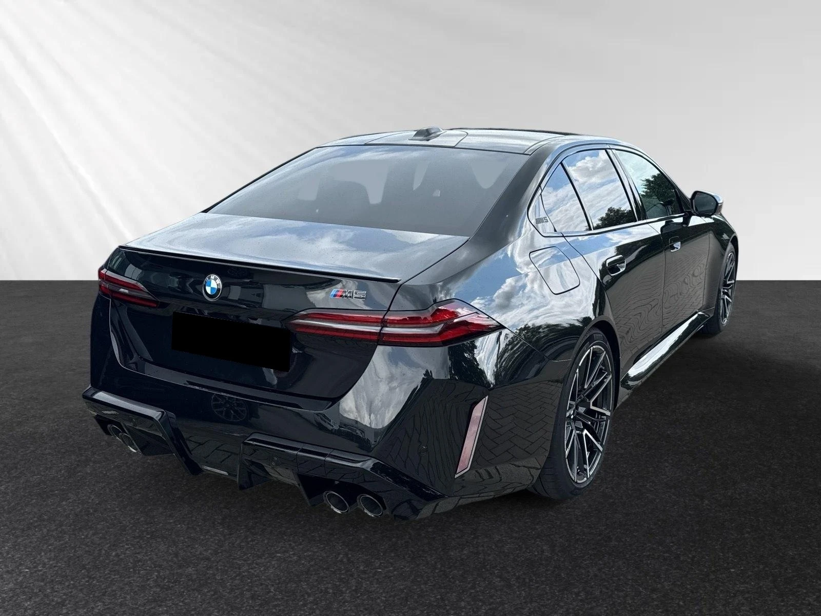 BMW M5 HYBRID CARBON B&W HEAD UP 360 ICONIC-GLOW PANO - изображение 6