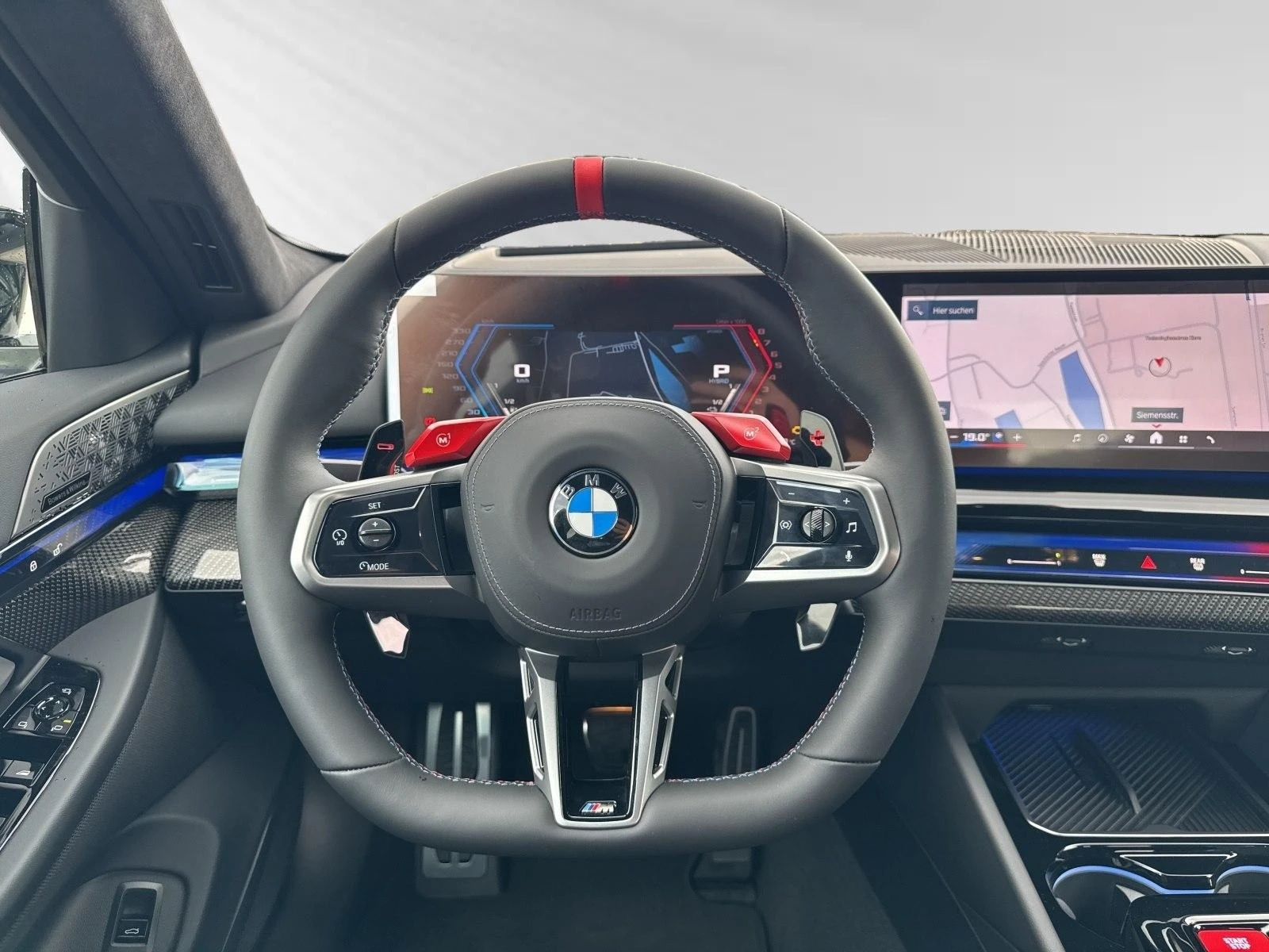 BMW M5 HYBRID CARBON B&W HEAD UP 360 ICONIC-GLOW PANO - изображение 10
