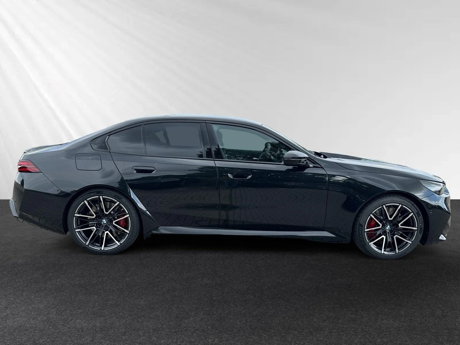 BMW M5 HYBRID CARBON B&W HEAD UP 360 ICONIC-GLOW PANO - изображение 4
