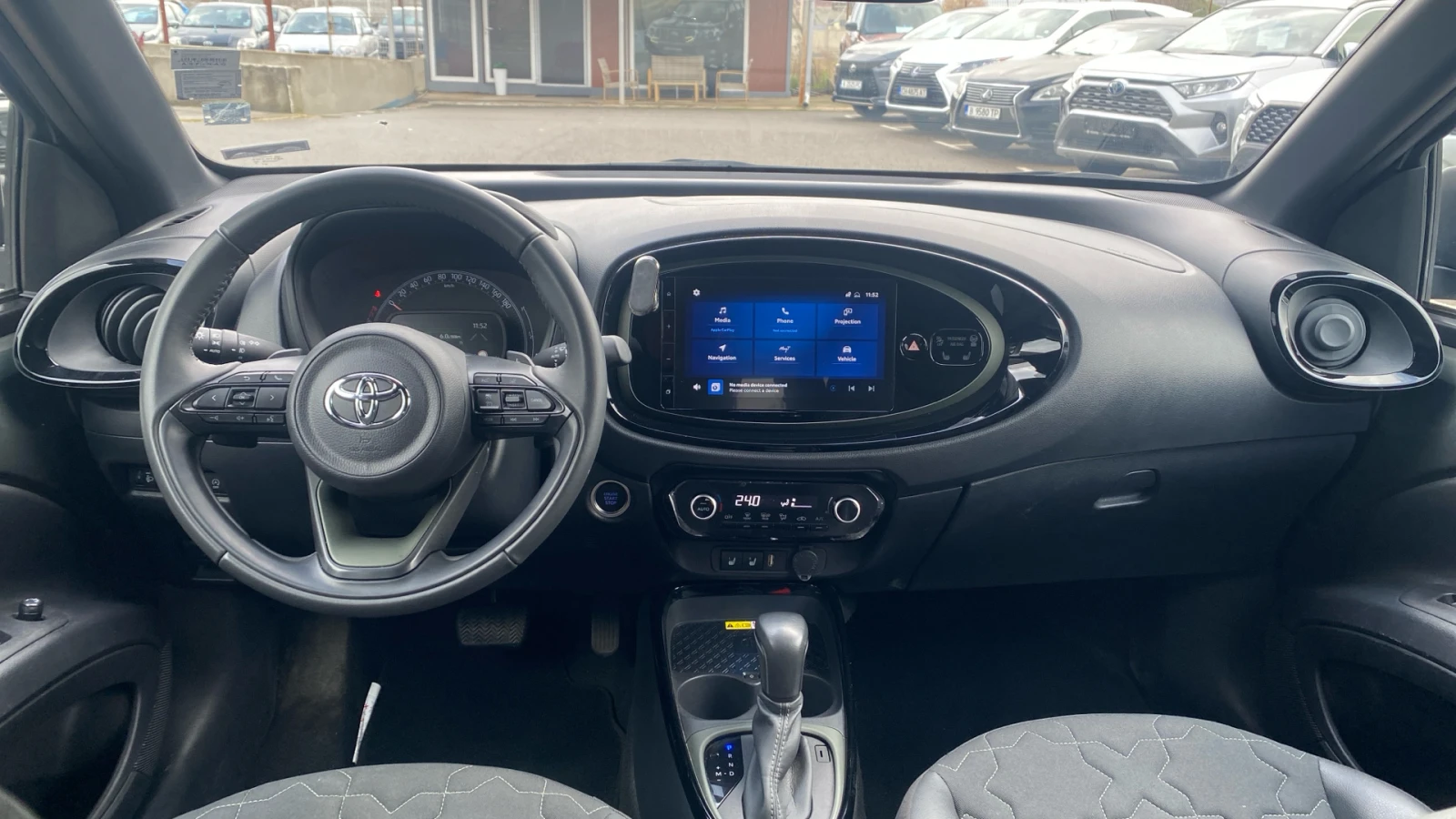 Toyota Aygo X Envy, AT, Bi-tone | Mobile.bg   12