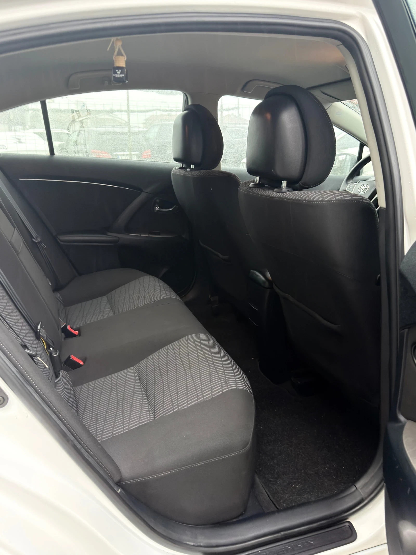 Toyota Avensis D4d - изображение 10