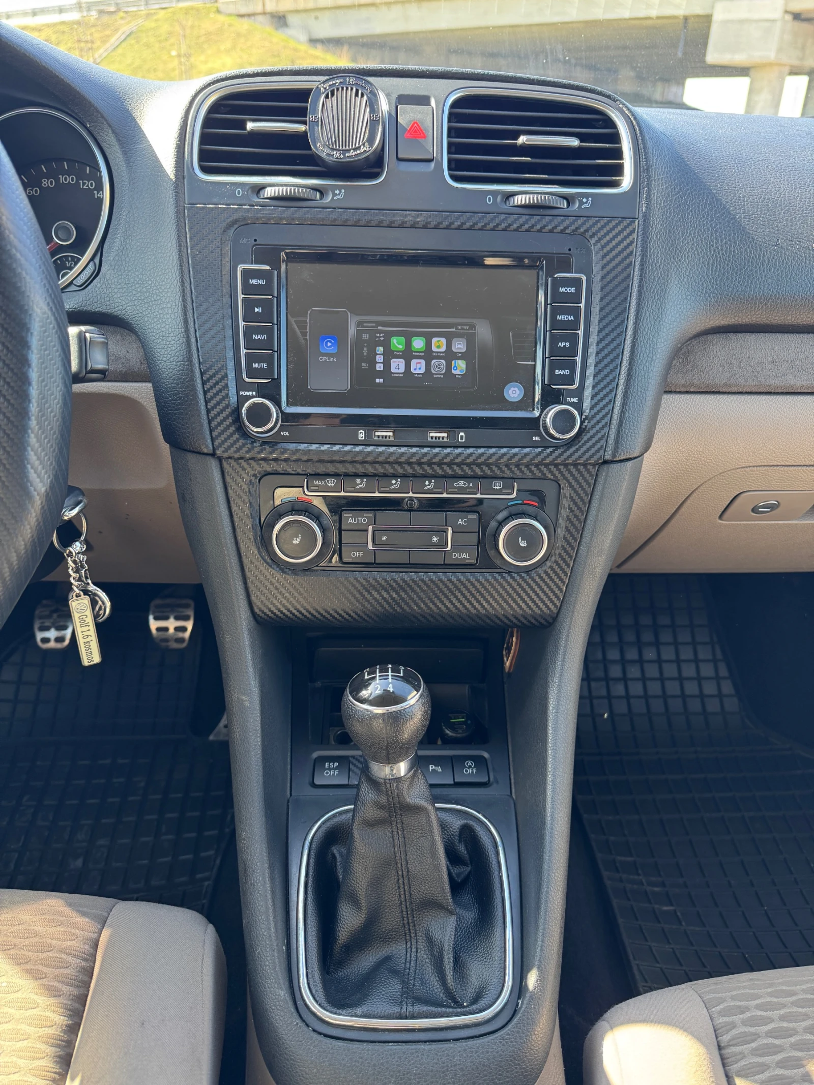 VW Golf 1.6 TDI, снимка 14 - Автомобили и джипове - 53772561