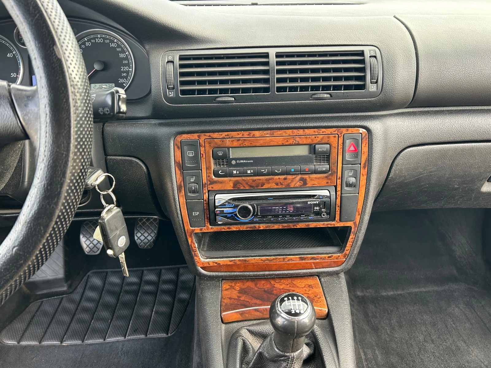 VW Passat 1.9 TDI АЛКАНТАРА/ПОДГРЕВ, снимка 14 - Автомобили и джипове - 54601362