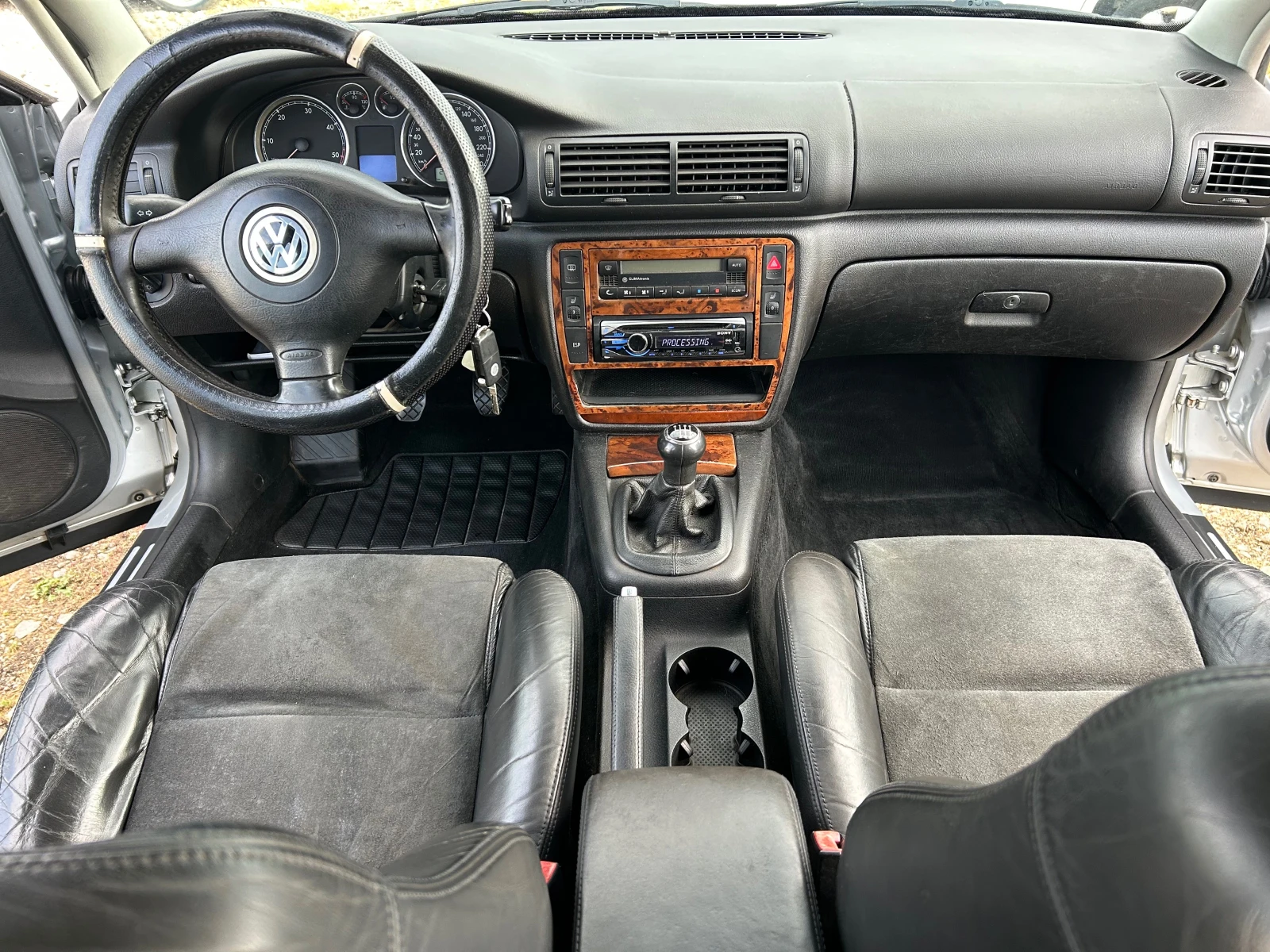 VW Passat 1.9 TDI АЛКАНТАРА/ПОДГРЕВ, снимка 9 - Автомобили и джипове - 54601362