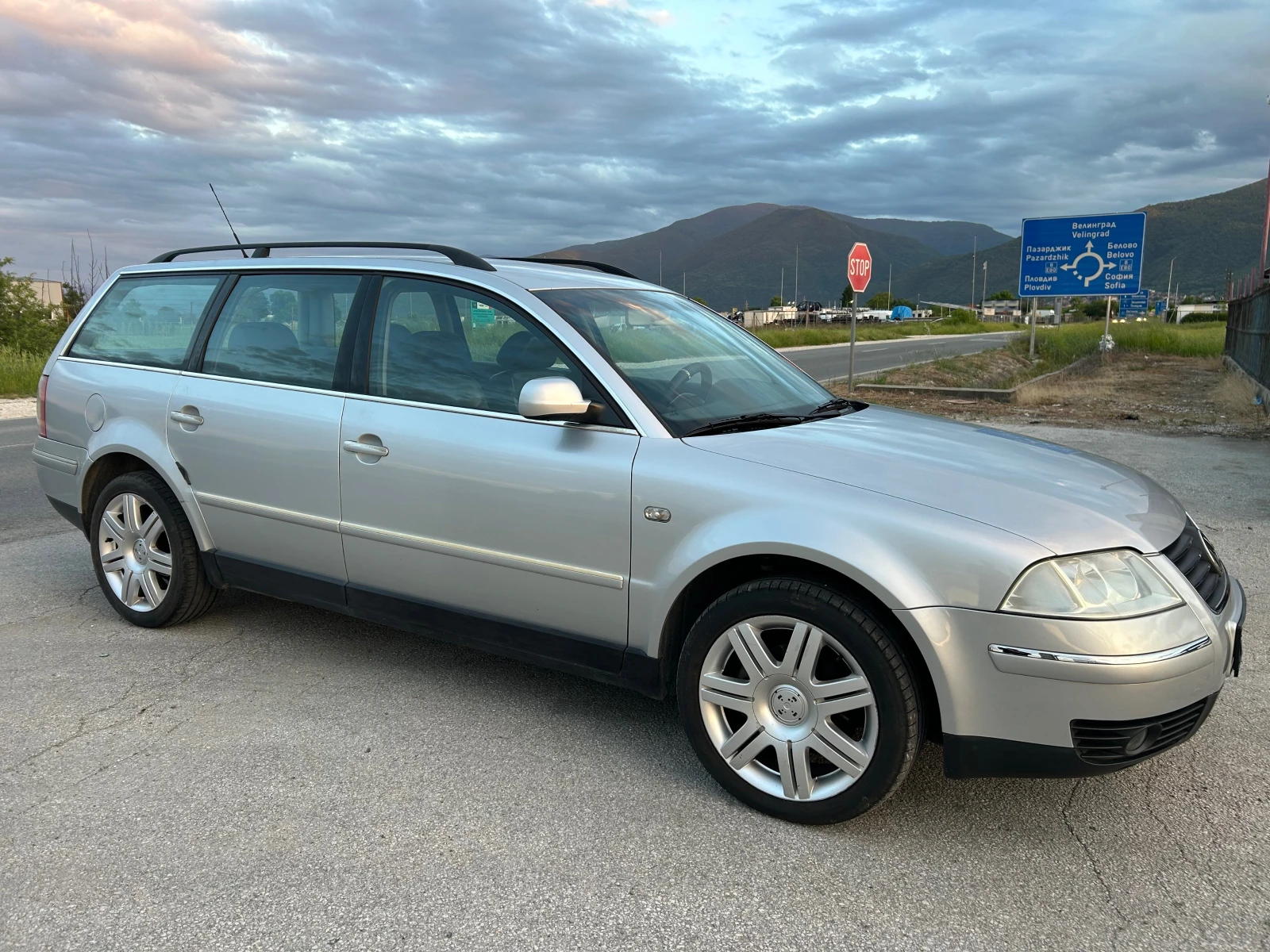 VW Passat 1.9 TDI АЛКАНТАРА/ПОДГРЕВ, снимка 5 - Автомобили и джипове - 54601362