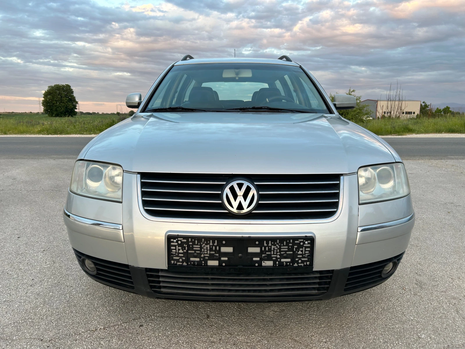 VW Passat 1.9 TDI АЛКАНТАРА/ПОДГРЕВ, снимка 3 - Автомобили и джипове - 54601362