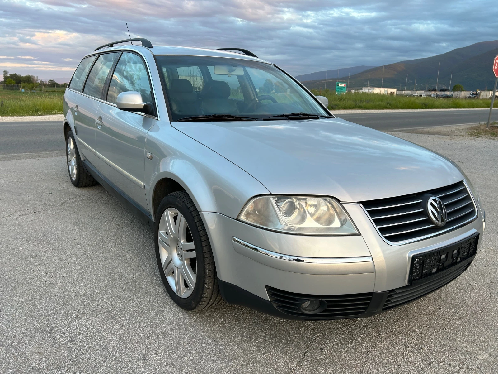 VW Passat 1.9 TDI АЛКАНТАРА/ПОДГРЕВ, снимка 2 - Автомобили и джипове - 54601362