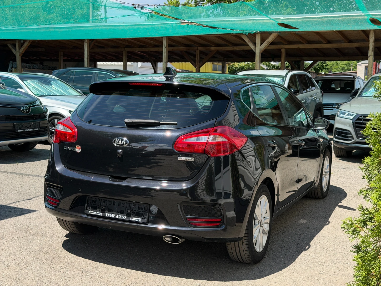 Kia Ceed 1.4i* 100к.с.* С ПЪЛНА СЕРВИЗНА ИСТОРИЯ , снимка 4 - Автомобили и джипове - 54946265