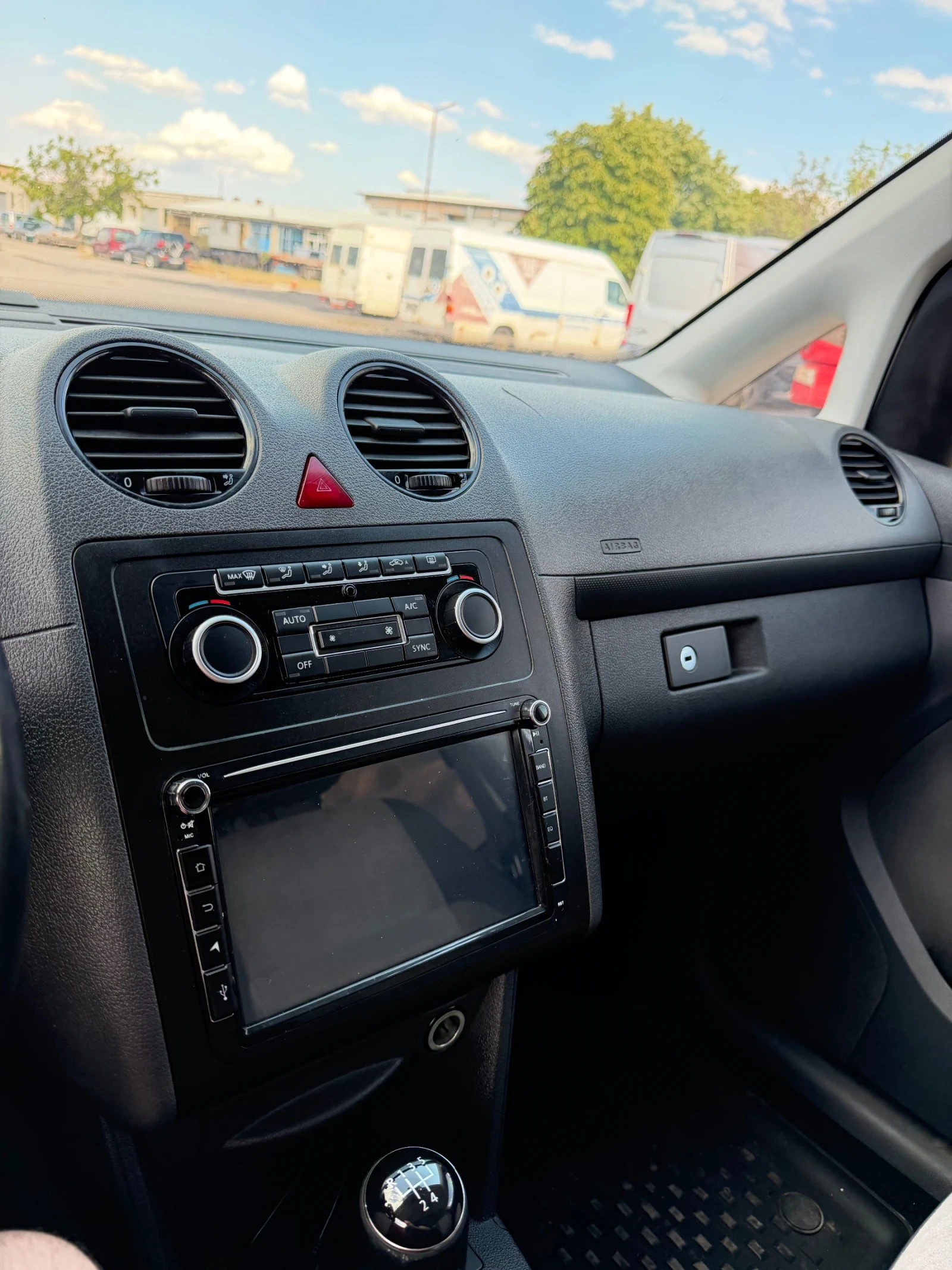 VW Caddy, снимка 15 - Автомобили и джипове - 55396825