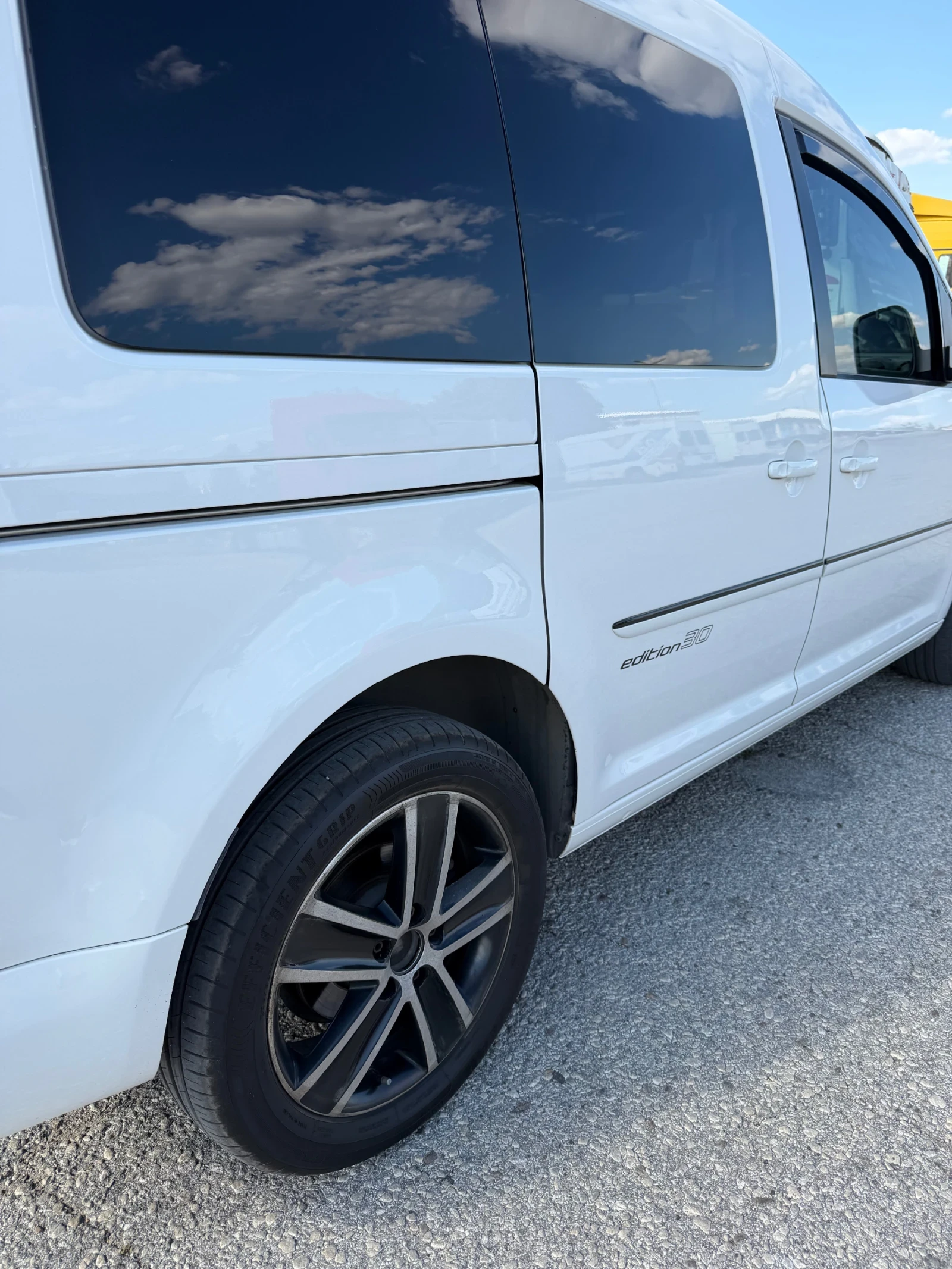 VW Caddy, снимка 8 - Автомобили и джипове - 55396825