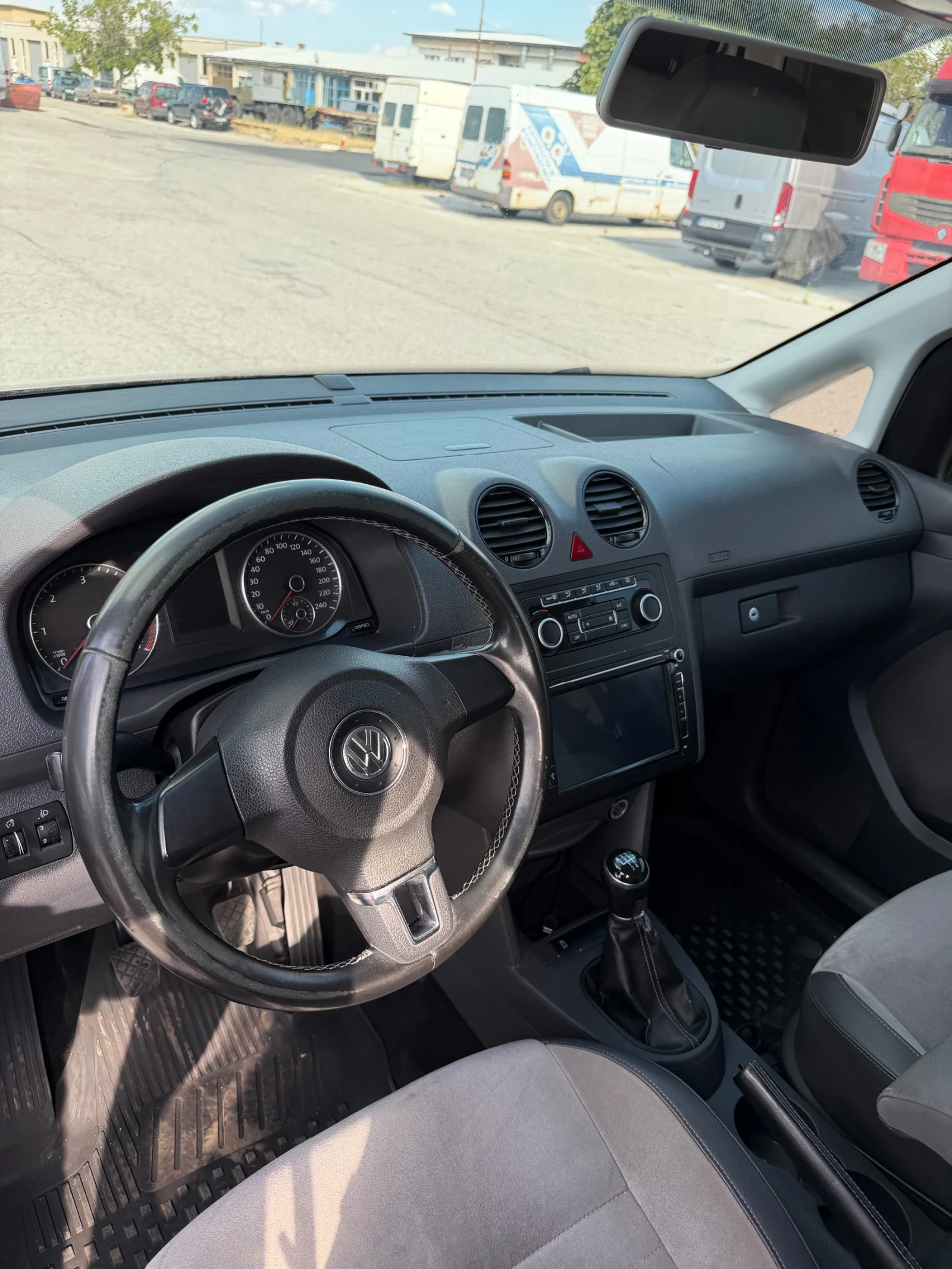 VW Caddy, снимка 14 - Автомобили и джипове - 55396825