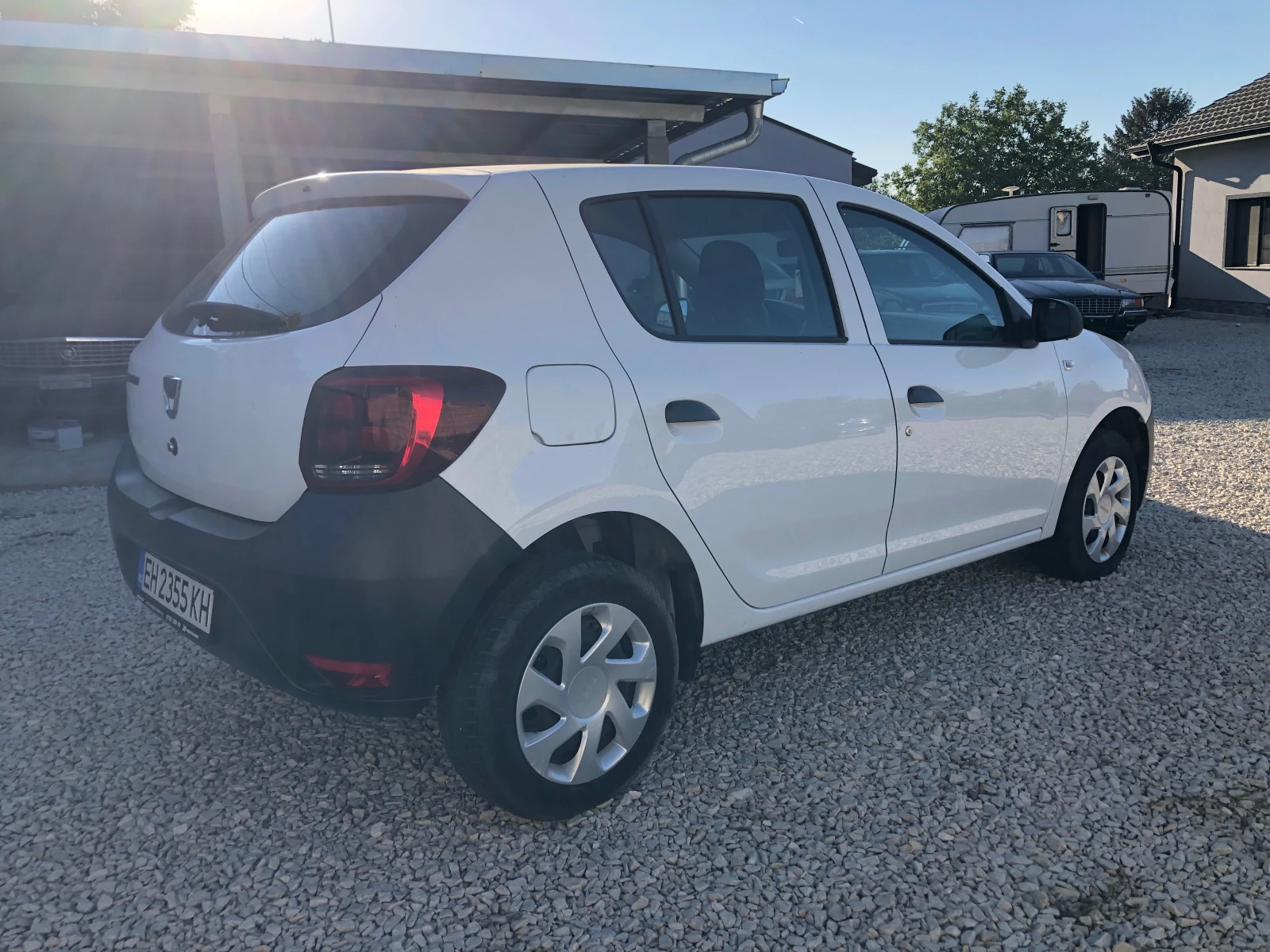 Dacia Sandero 8378km!!!, снимка 6 - Автомобили и джипове - 56355672