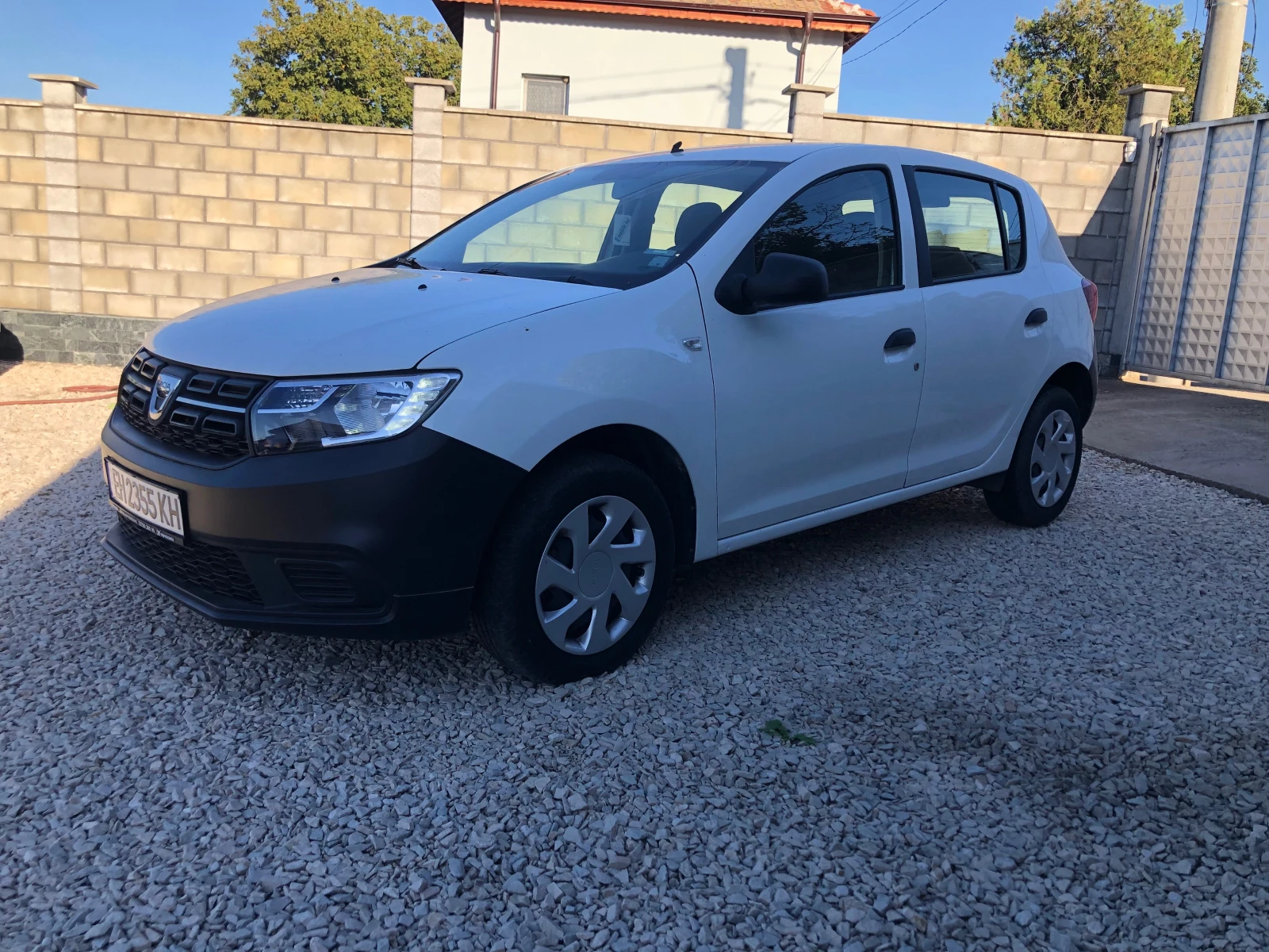 Dacia Sandero 8378km!!!, снимка 5 - Автомобили и джипове - 56355672