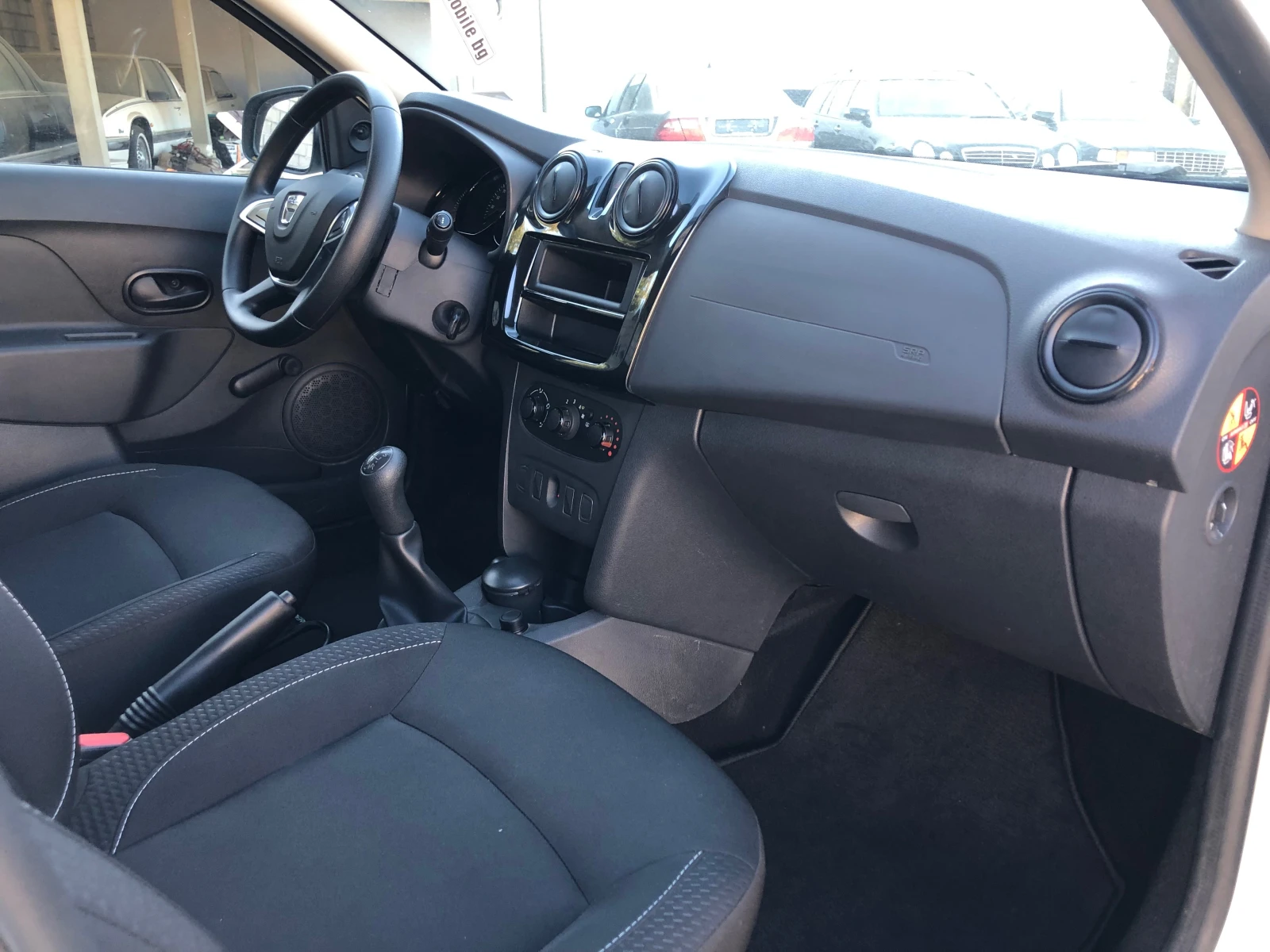 Dacia Sandero 8378km!!!, снимка 8 - Автомобили и джипове - 56355672
