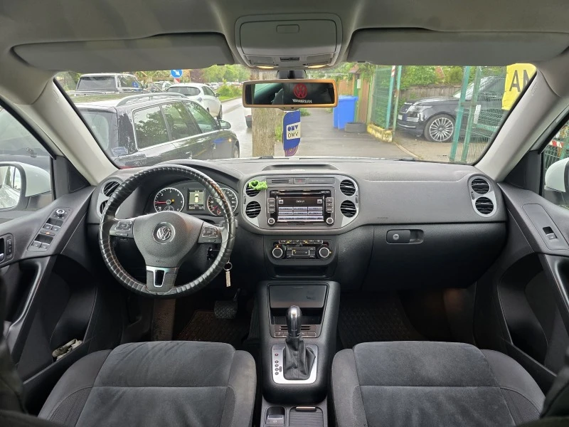 VW Tiguan 2.0 TDI HIGHLINE/4X4/AUTO, снимка 13 - Автомобили и джипове - 45670939