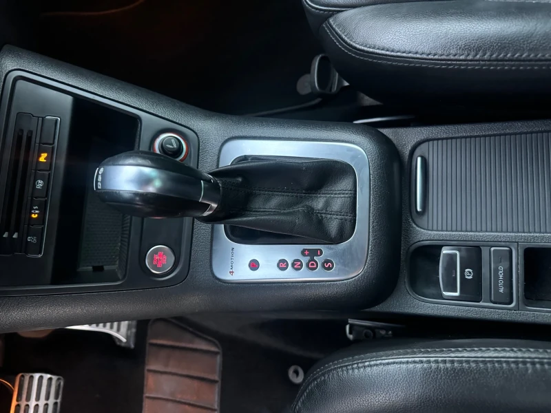 VW Tiguan 2.0TSI 4x4 FULL MAXX SWISS, снимка 15 - Автомобили и джипове - 52738638