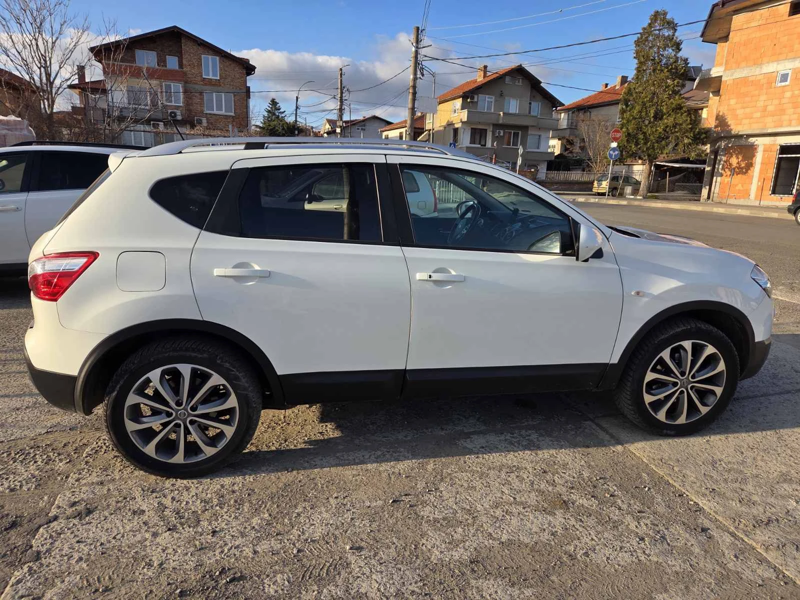 Nissan Qashqai, снимка 2 - Автомобили и джипове - 53878854