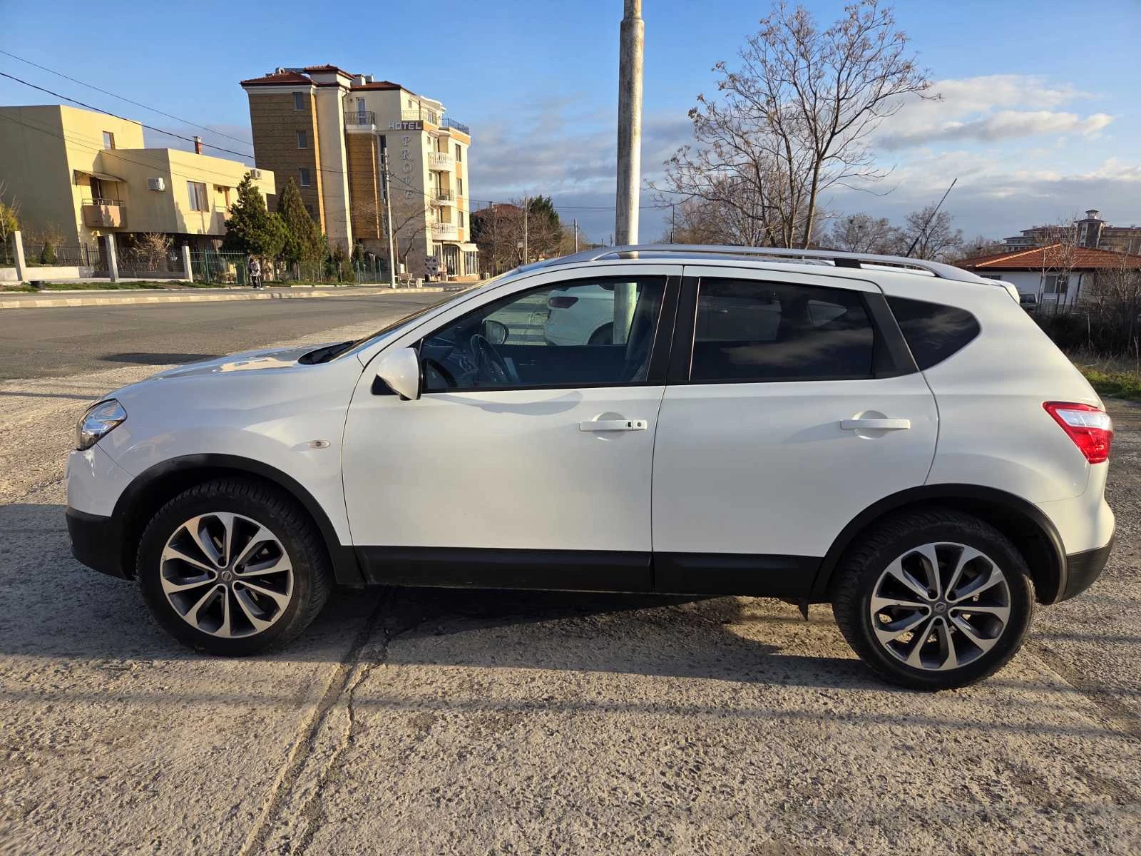 Nissan Qashqai, снимка 3 - Автомобили и джипове - 53878854