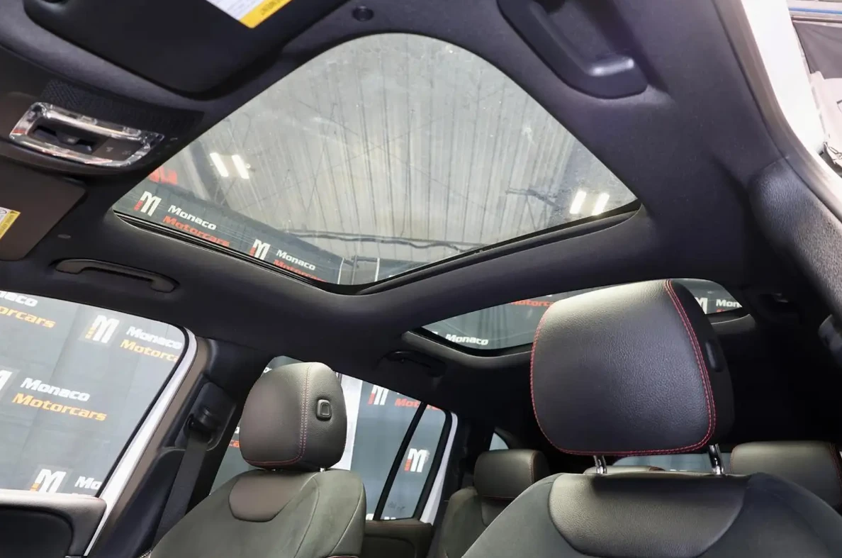 Mercedes-Benz GLB 250 AMG&Night Package / Carbon trim, снимка 14 - Автомобили и джипове - 54969145