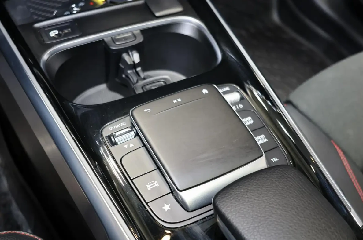 Mercedes-Benz GLB 250 AMG&Night Package / Carbon trim, снимка 8 - Автомобили и джипове - 54969145