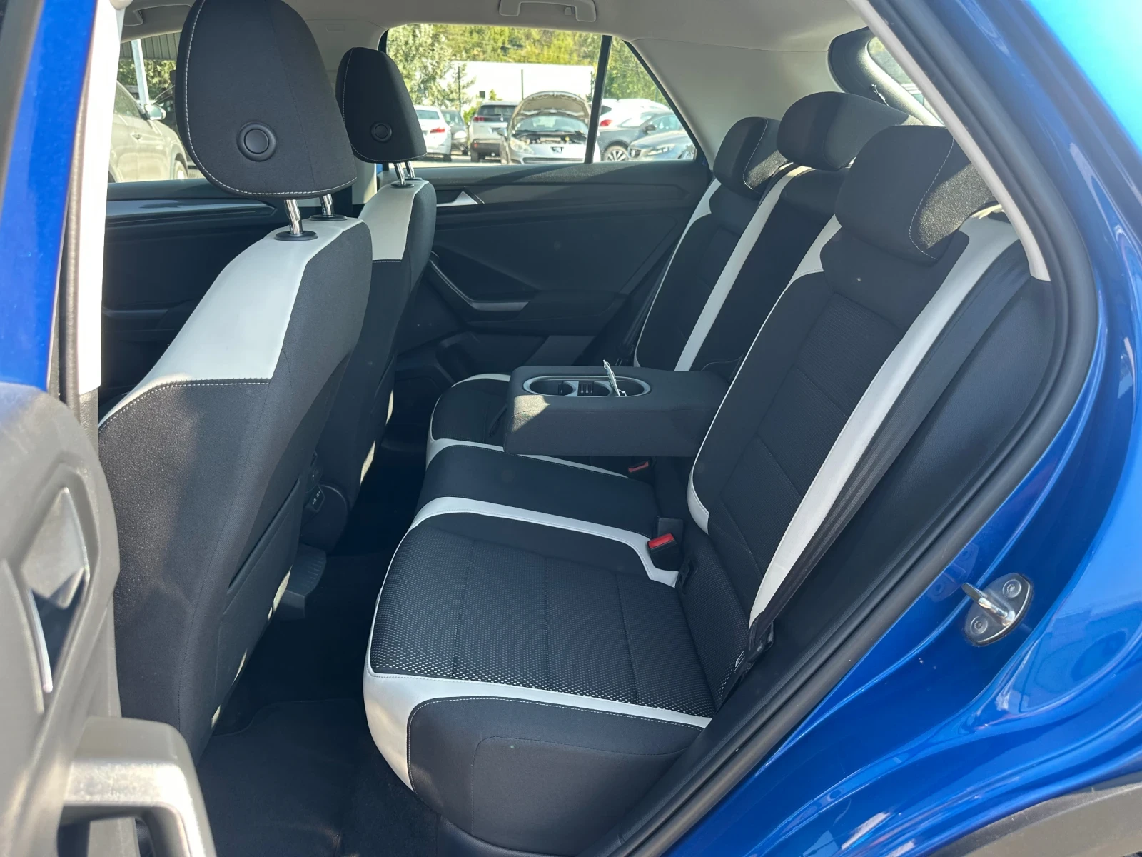 VW T-Roc 2.0TDI-LINE ASSISTANT-LED-CAR PLAY-ДИСТРОНИК-ПОДГР, снимка 13 - Автомобили и джипове - 55894572