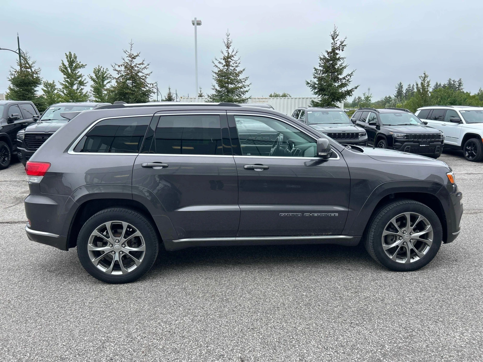 Jeep Grand cherokee * Summit * CARFAX * ОПЦИЯ ЗА ФИНАНСИРАНЕ , снимка 15 - Автомобили и джипове - 55988969
