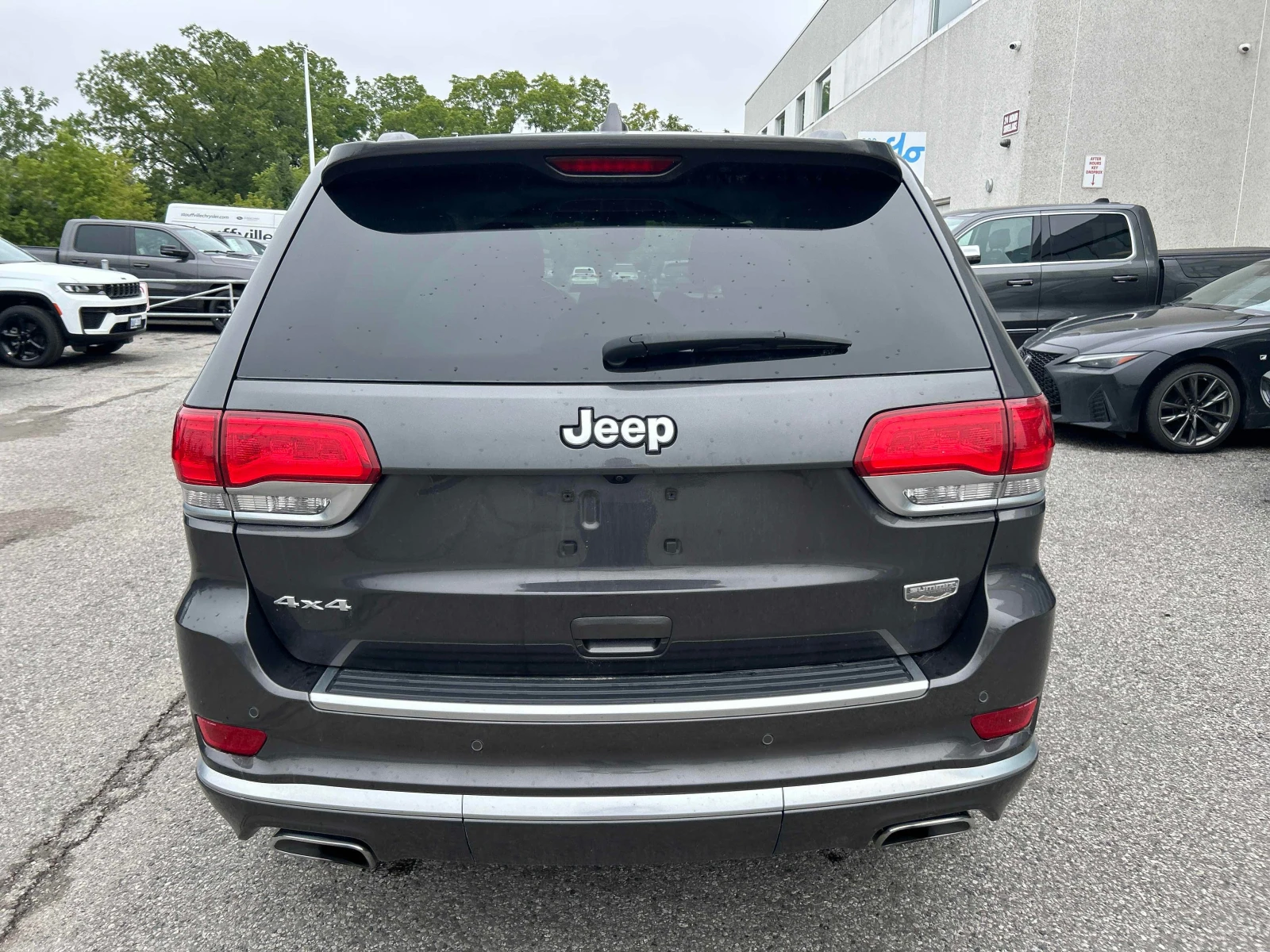 Jeep Grand cherokee * Summit * CARFAX * ОПЦИЯ ЗА ФИНАНСИРАНЕ , снимка 16 - Автомобили и джипове - 55988969
