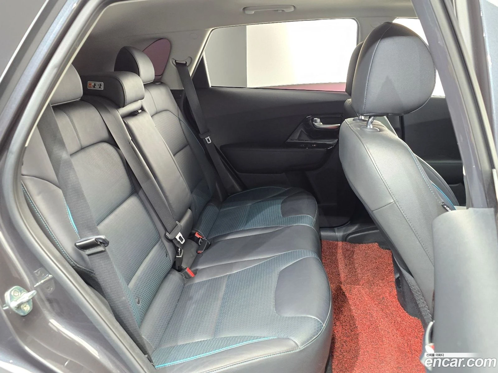 Kia Niro Noblesse, снимка 11 - Автомобили и джипове - 56484680