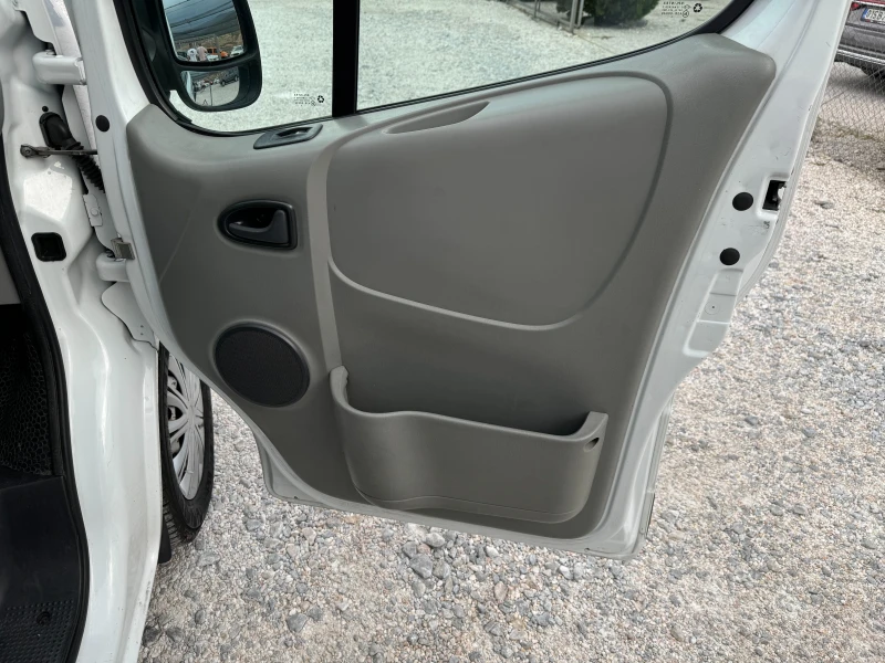 Renault Trafic 2.0DCI Климатик::Италия, снимка 9 - Бусове и автобуси - 47068440