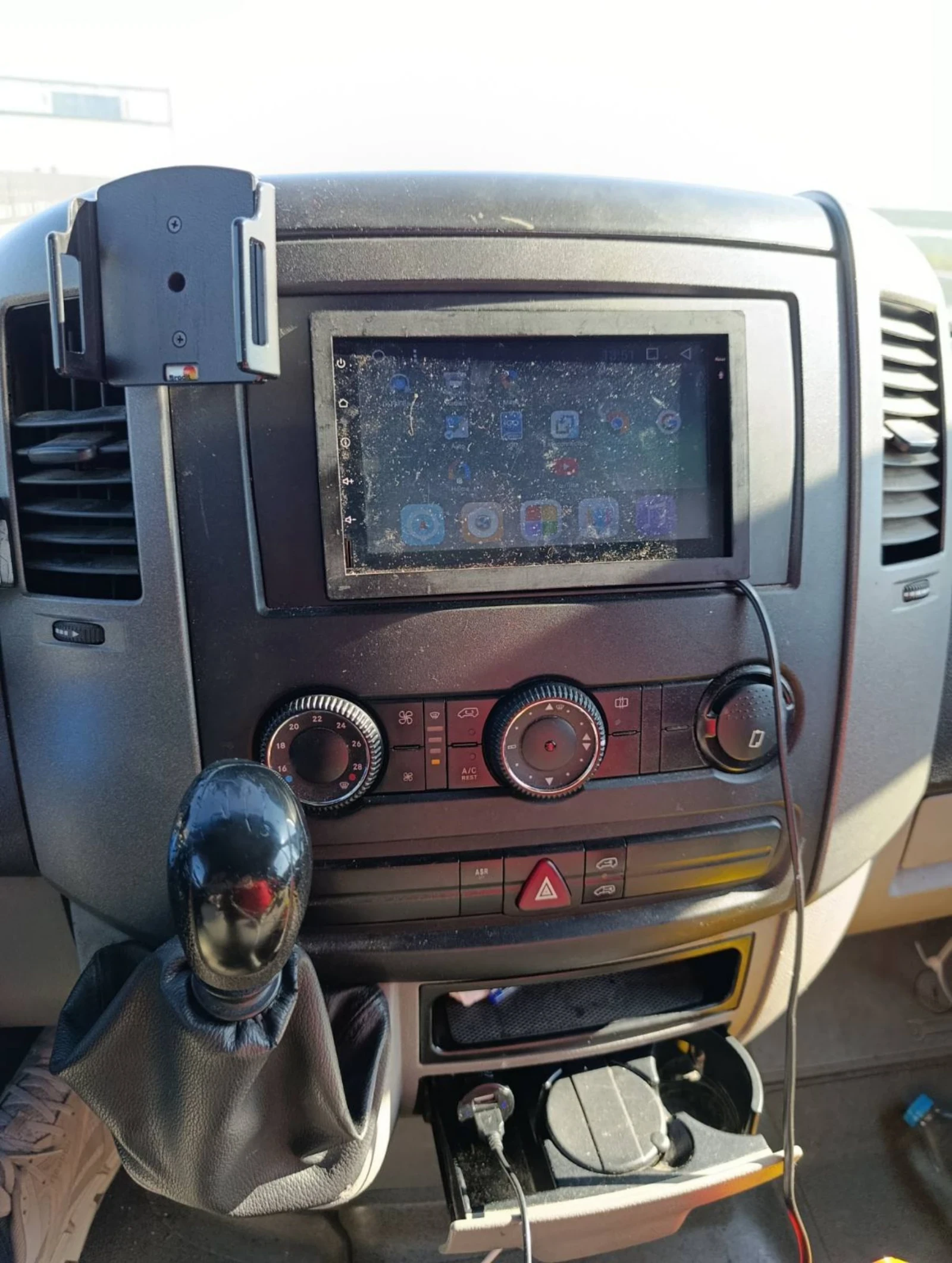 VW Crafter 2.5 TDI, Холандия очакван внос, Клима - изображение 7