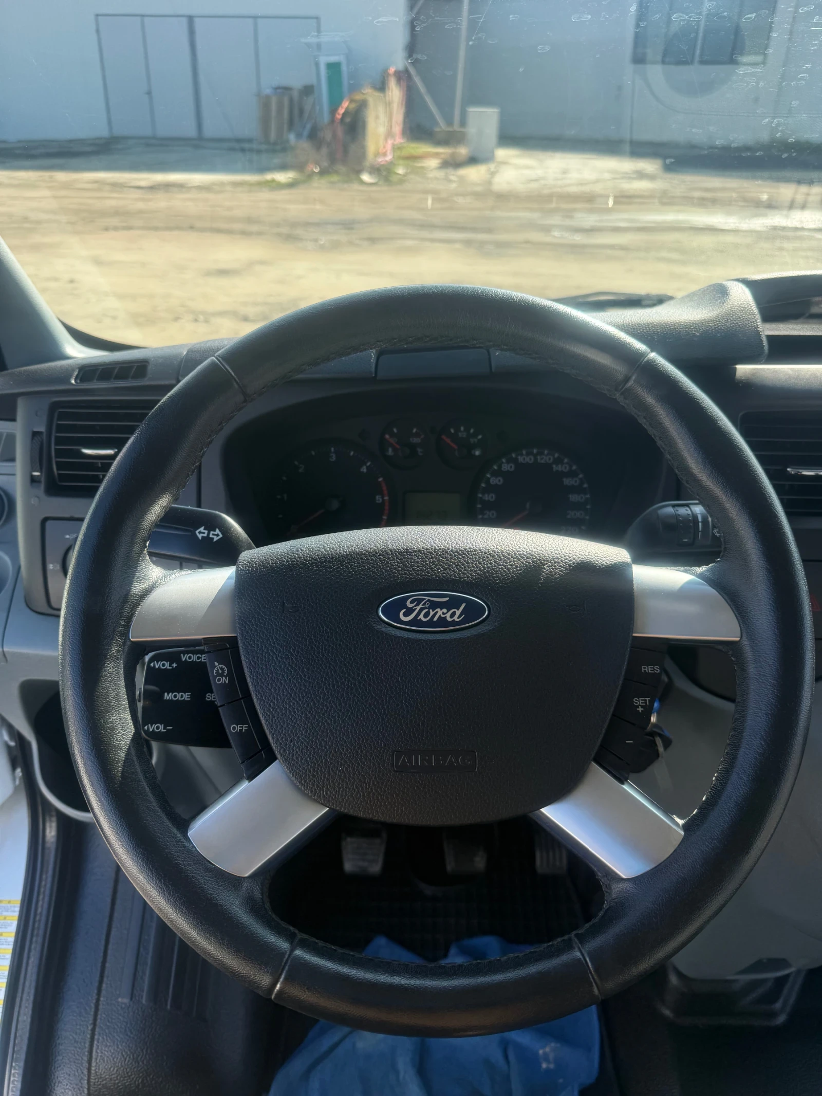 Ford Transit 2.2 - изображение 10