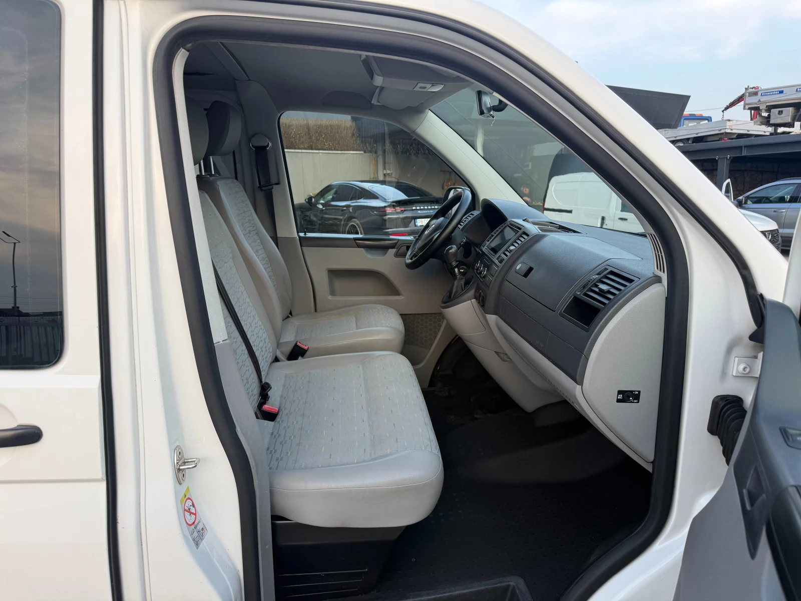 VW Transporter 2.0TDI 9-местен 2хКлима, снимка 10 - Бусове и автобуси - 53710782