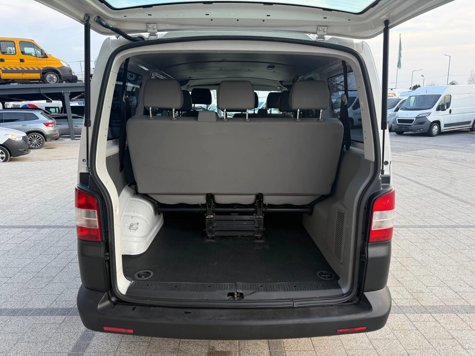 VW Transporter 2.0TDI 9-местен 2хКлима, снимка 17 - Бусове и автобуси - 53710782