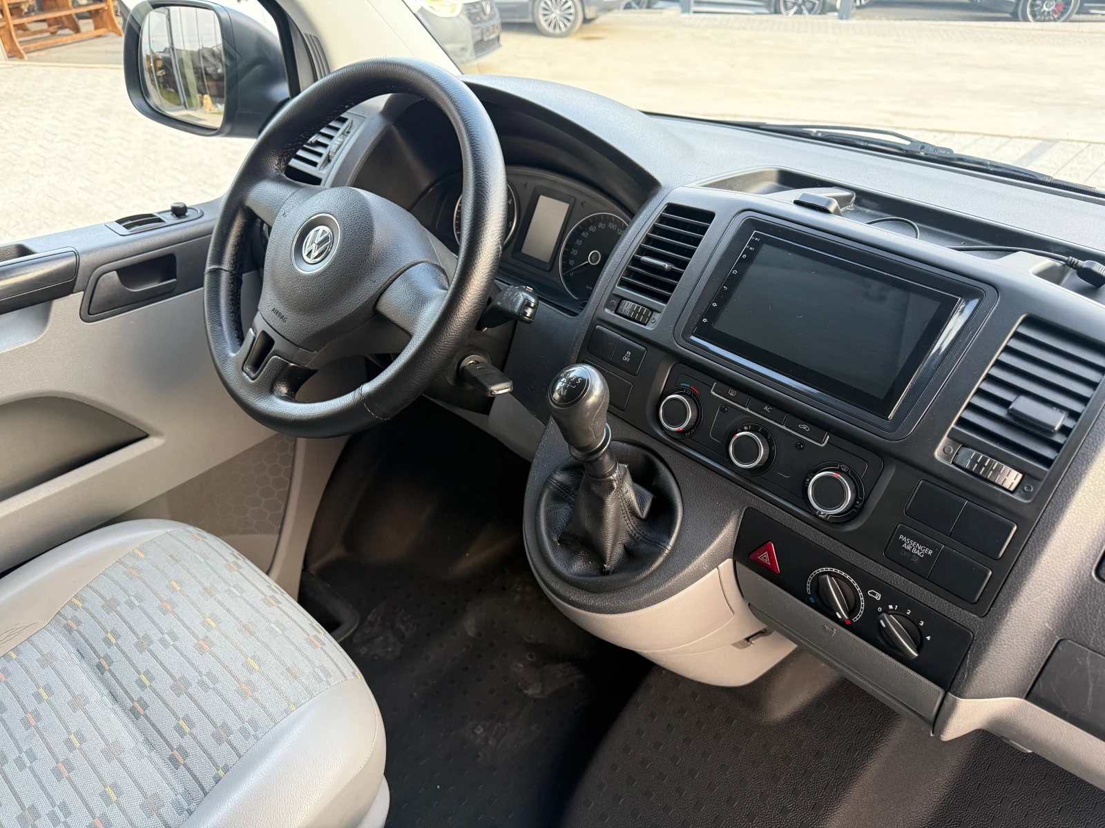 VW Transporter 2.0TDI 9-местен 2хКлима, снимка 12 - Бусове и автобуси - 53710782