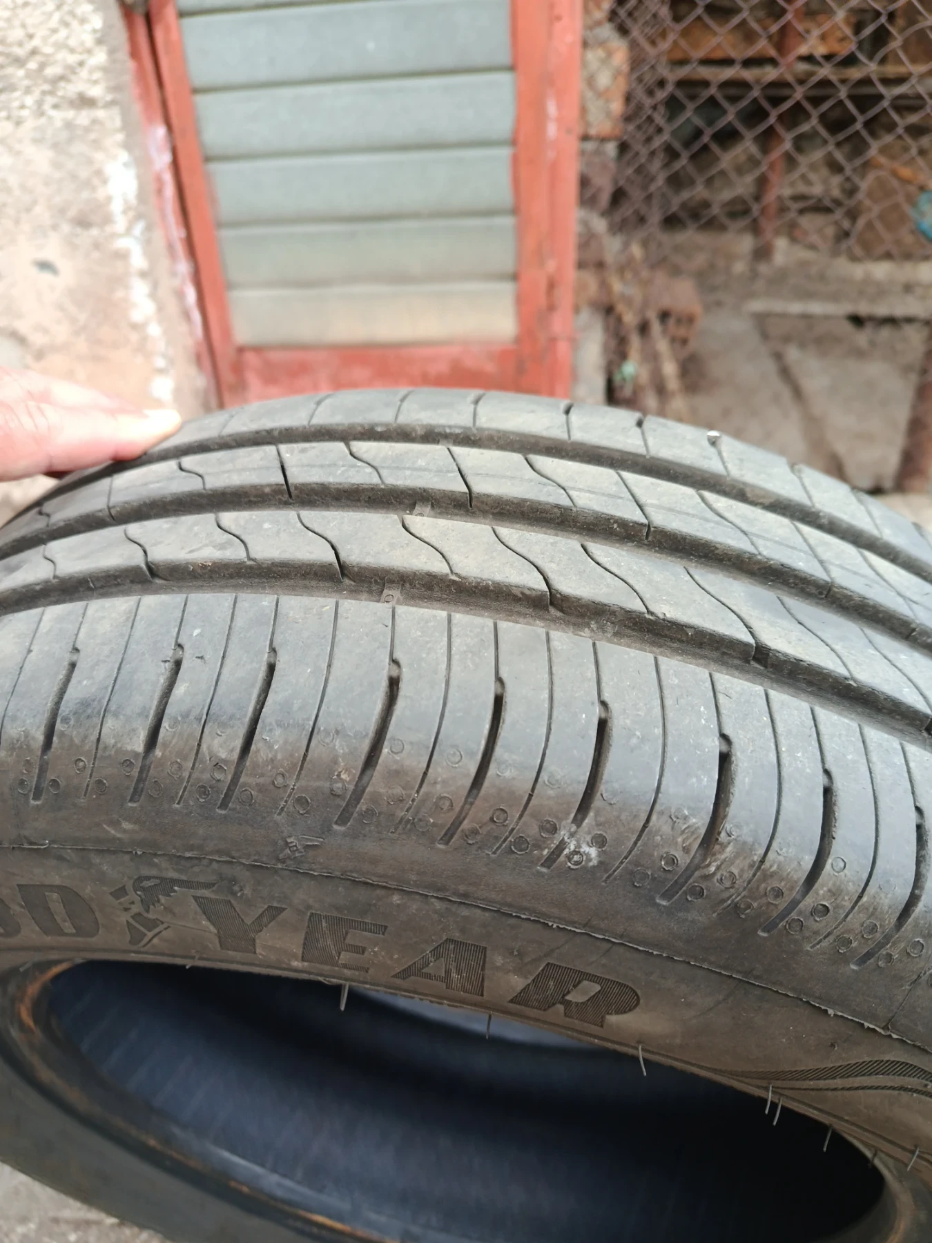 Гуми Летни 195/65R15, снимка 2 - Гуми и джанти - 54653813