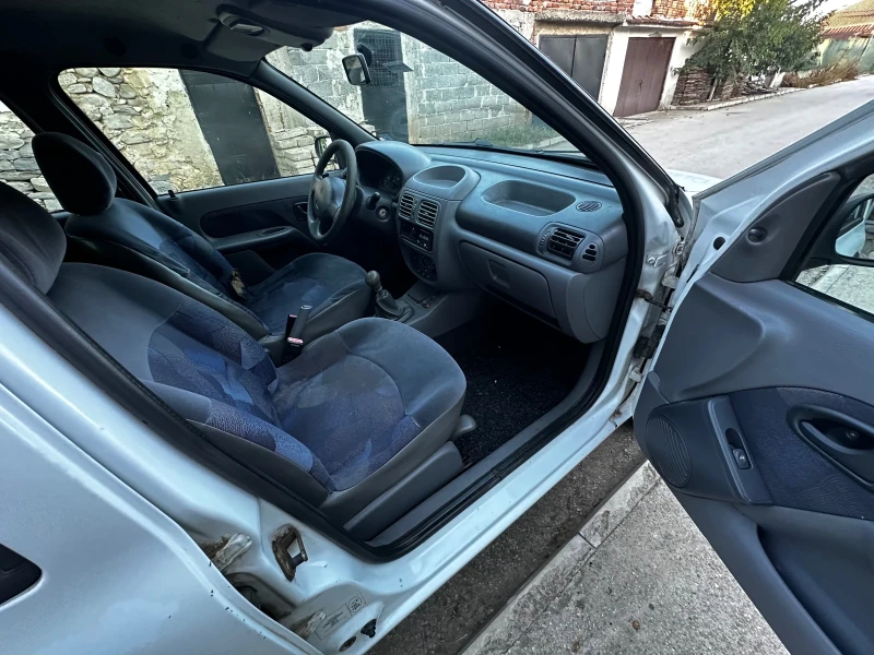 Renault Clio 1.2 Бензин, снимка 7 - Автомобили и джипове - 46768452