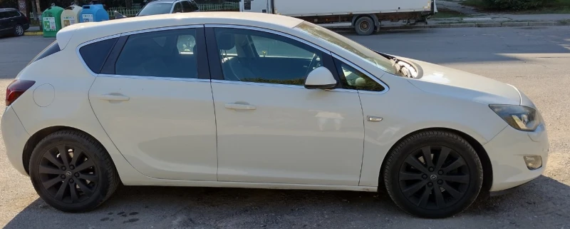 Opel Astra 2.0 CDTi, снимка 4 - Автомобили и джипове - 47388101