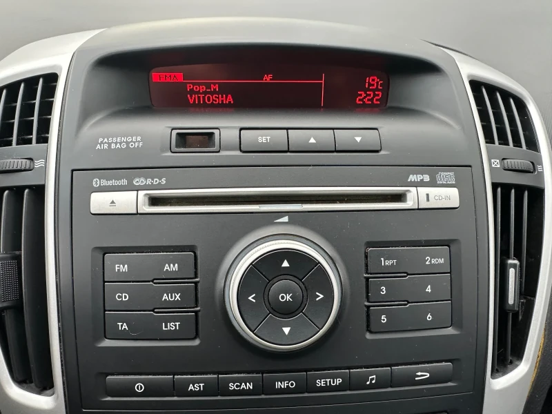 Kia Ceed 1.6CRDI* REALNI KM* , снимка 12 - Автомобили и джипове - 50011882