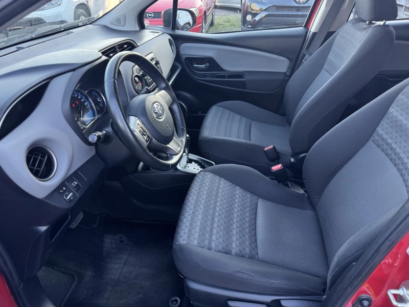 Toyota Yaris 1.5i Hybrid, снимка 12 - Автомобили и джипове - 51620503