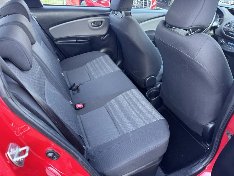 Toyota Yaris 1.5i Hybrid, снимка 14 - Автомобили и джипове - 51620503