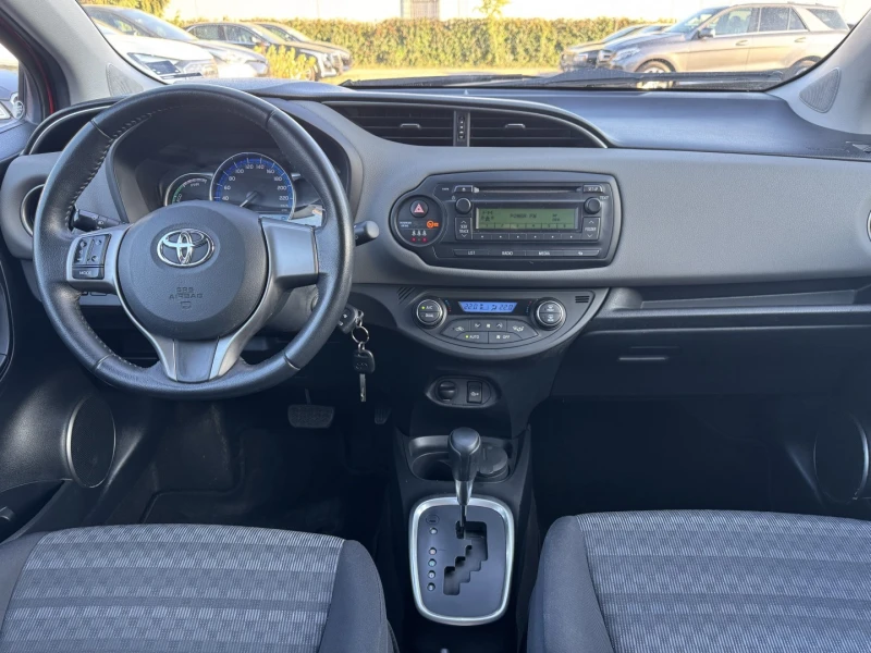Toyota Yaris 1.5i Hybrid, снимка 10 - Автомобили и джипове - 51620503