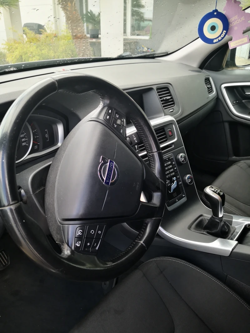 Volvo V60, снимка 4 - Автомобили и джипове - 51807399