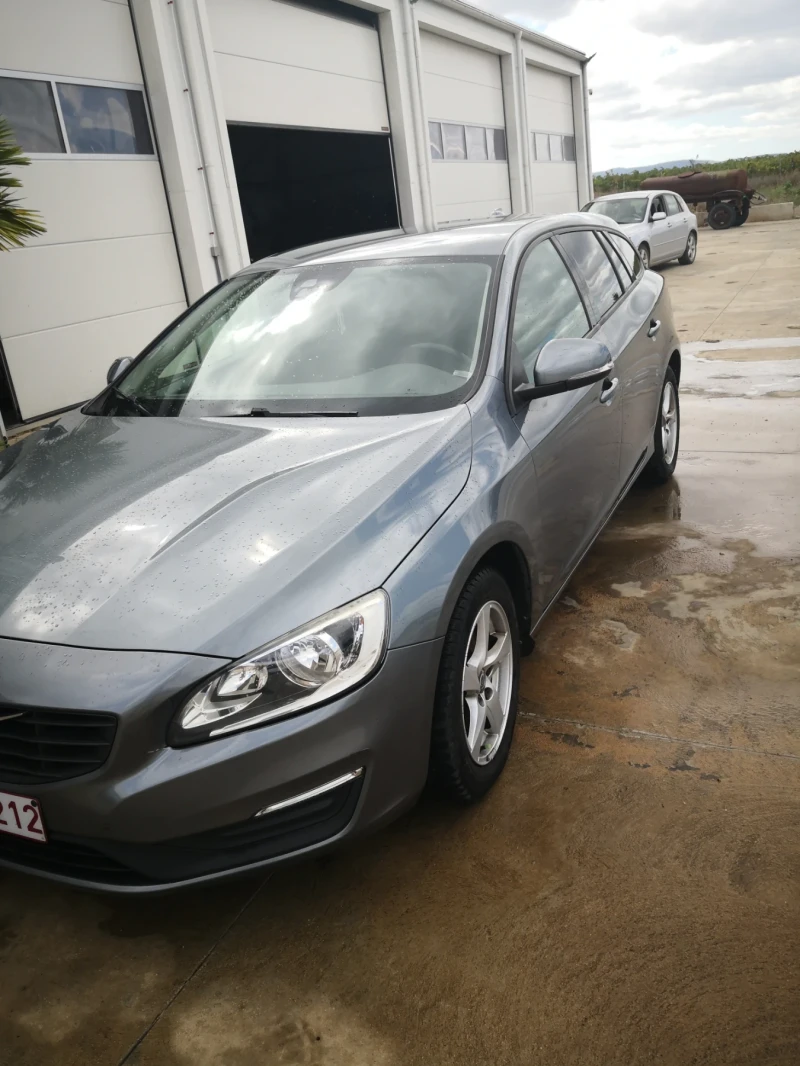 Volvo V60, снимка 3 - Автомобили и джипове - 51807399