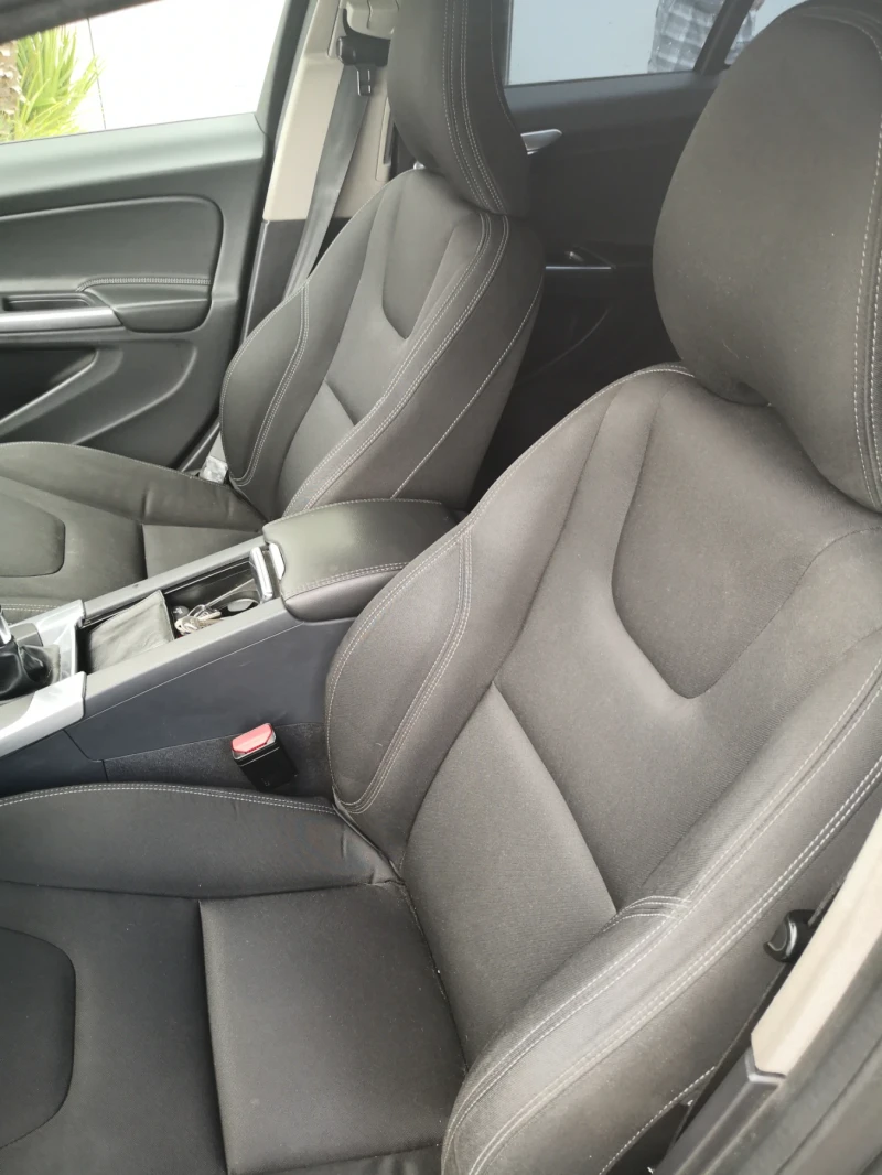 Volvo V60, снимка 8 - Автомобили и джипове - 51807399