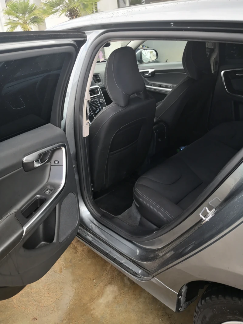 Volvo V60, снимка 6 - Автомобили и джипове - 51807399